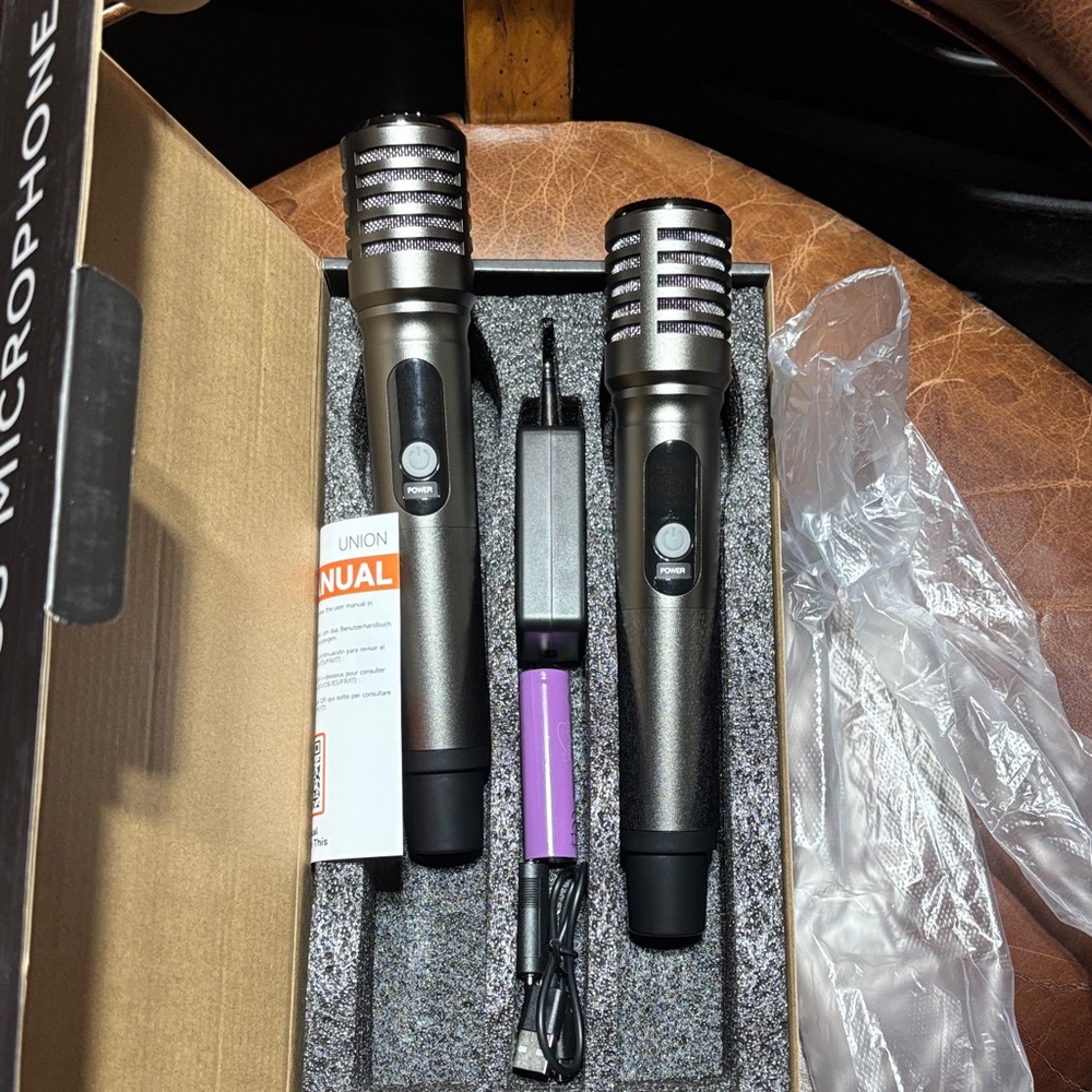 Wireless Microphone Set with Receiver - Black and Silver